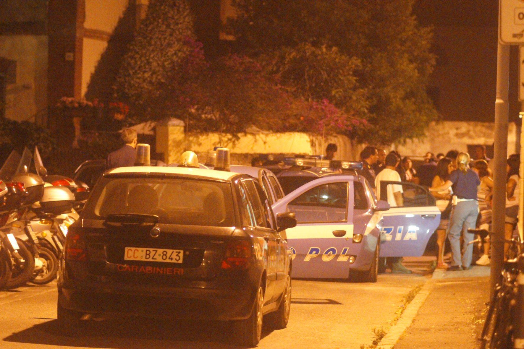 Rissa a bottigliate nella notte fuori dalla sala da ballo: diversi feriti 