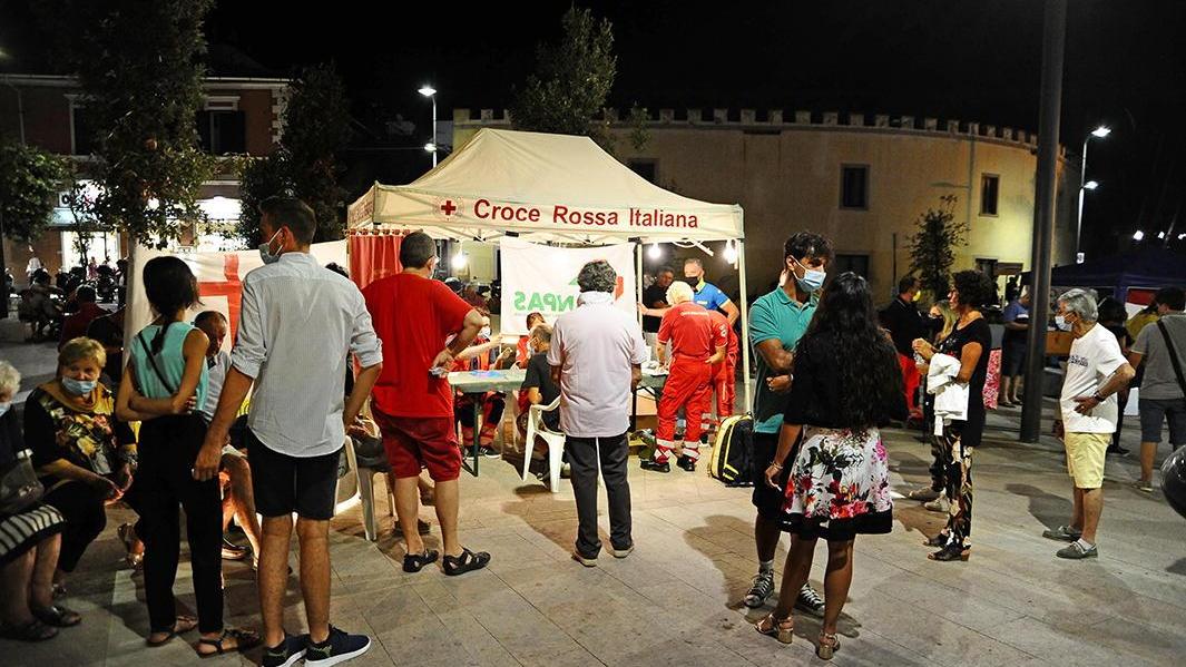 275 persone in fila in piazza per sottoporsi al test sierologico