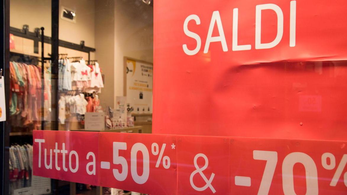 Saldi, si inizia in ritardo ma col botto tra molti clienti locali e qualche turista