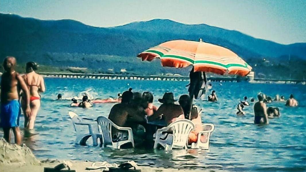 Partita a carte in mare