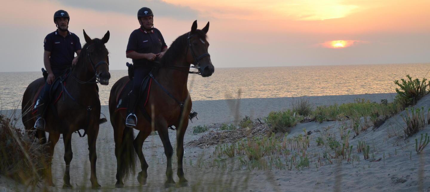 Carabinieri a cavallo a Marina di Vecchiano