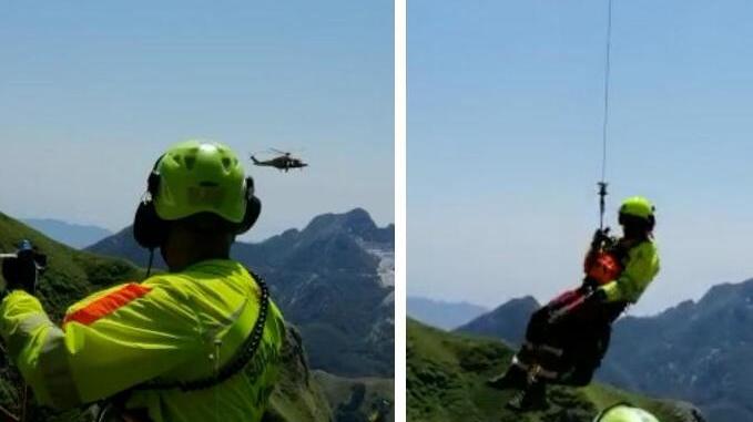 Cade mentre si arrampica in alta montagna