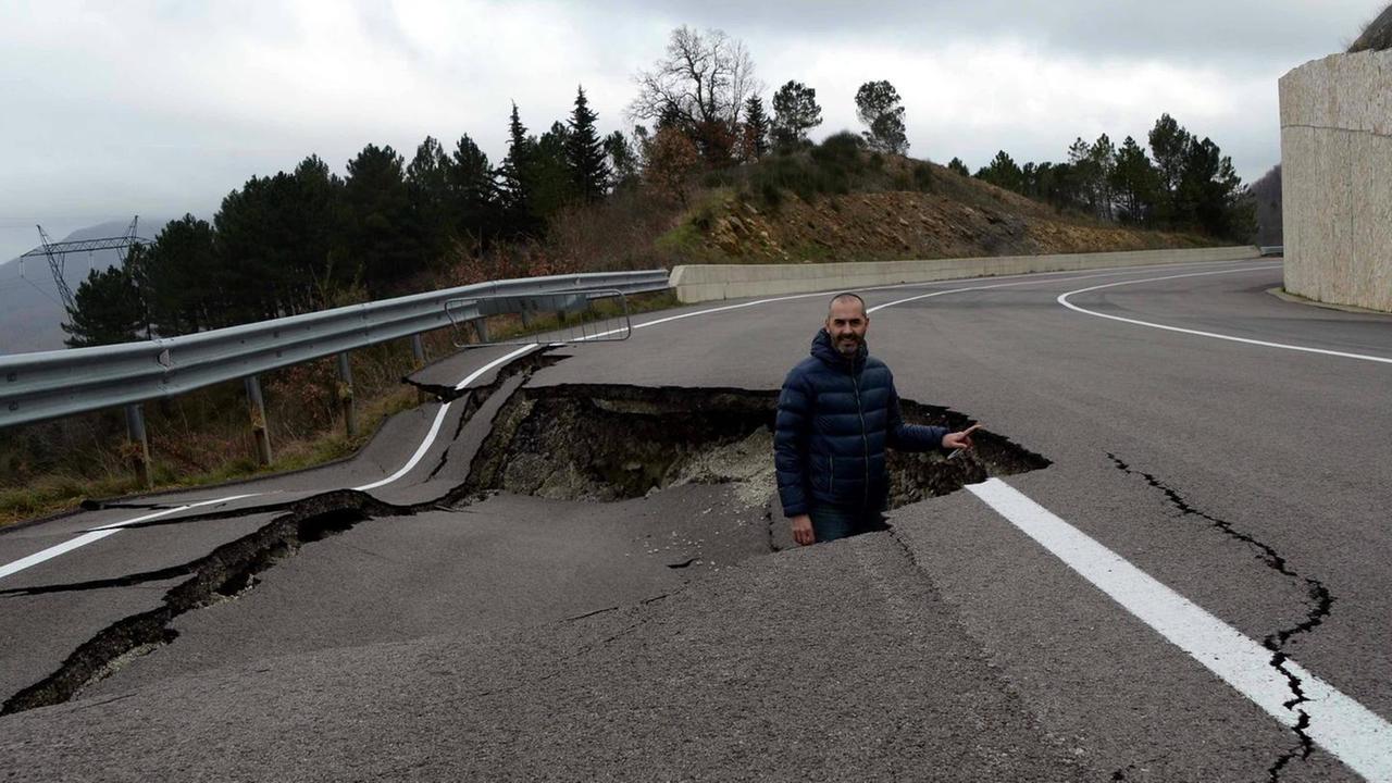 Altri 2,3 milioni di euro per la strada infinita ma l’apertura resta un rebus