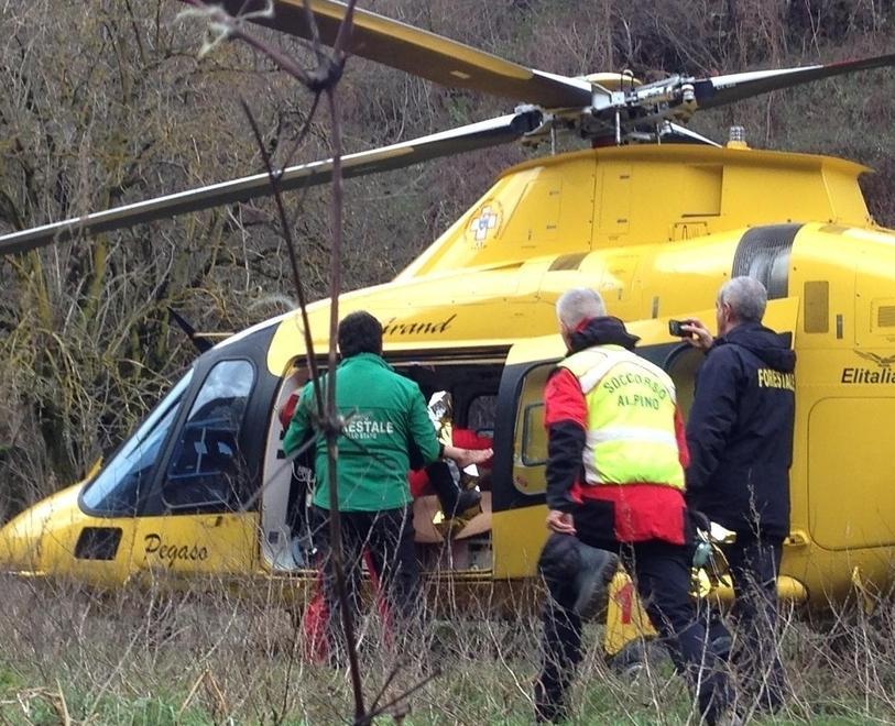 Alpinista cade in parete durante l’arrampicata. Lo recupera l’elicottero 