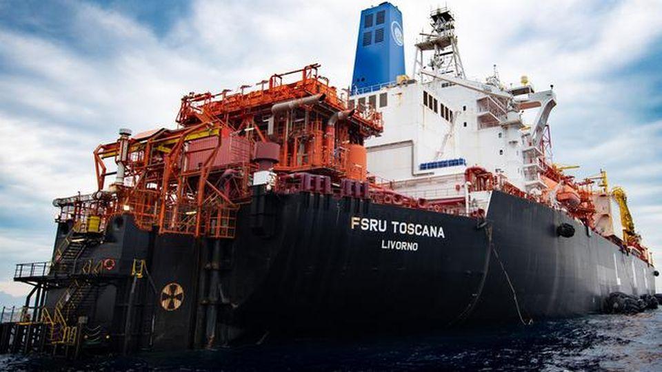 Gas, rigassificatore Olt Livorno: 100 scarichi di Gnl