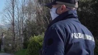 Multati due tredicenni sui monopattini elettrici