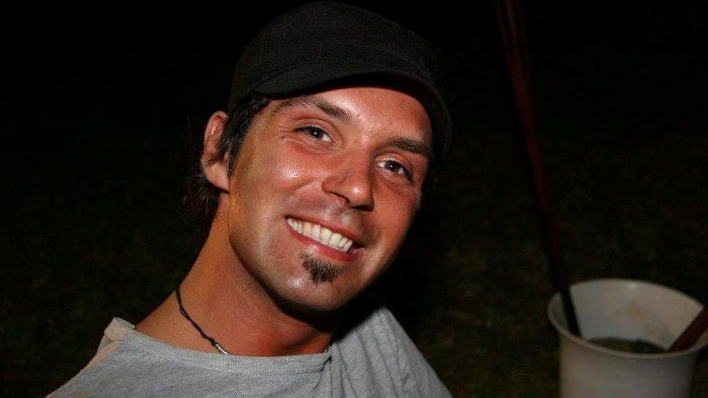 L’ultimo dono di Riccardo Oggi espianto delle cornee poi l’addio della città