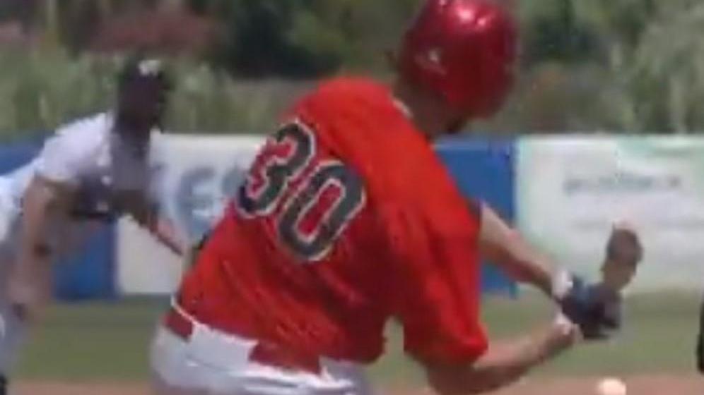 Il Nettuno è di un altro pianeta JR in ginocchio per due volte