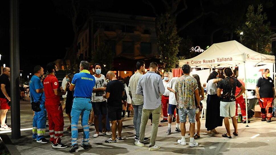 275 giovani in fila per sottoporsi al test sierologico al gazebo in piazza