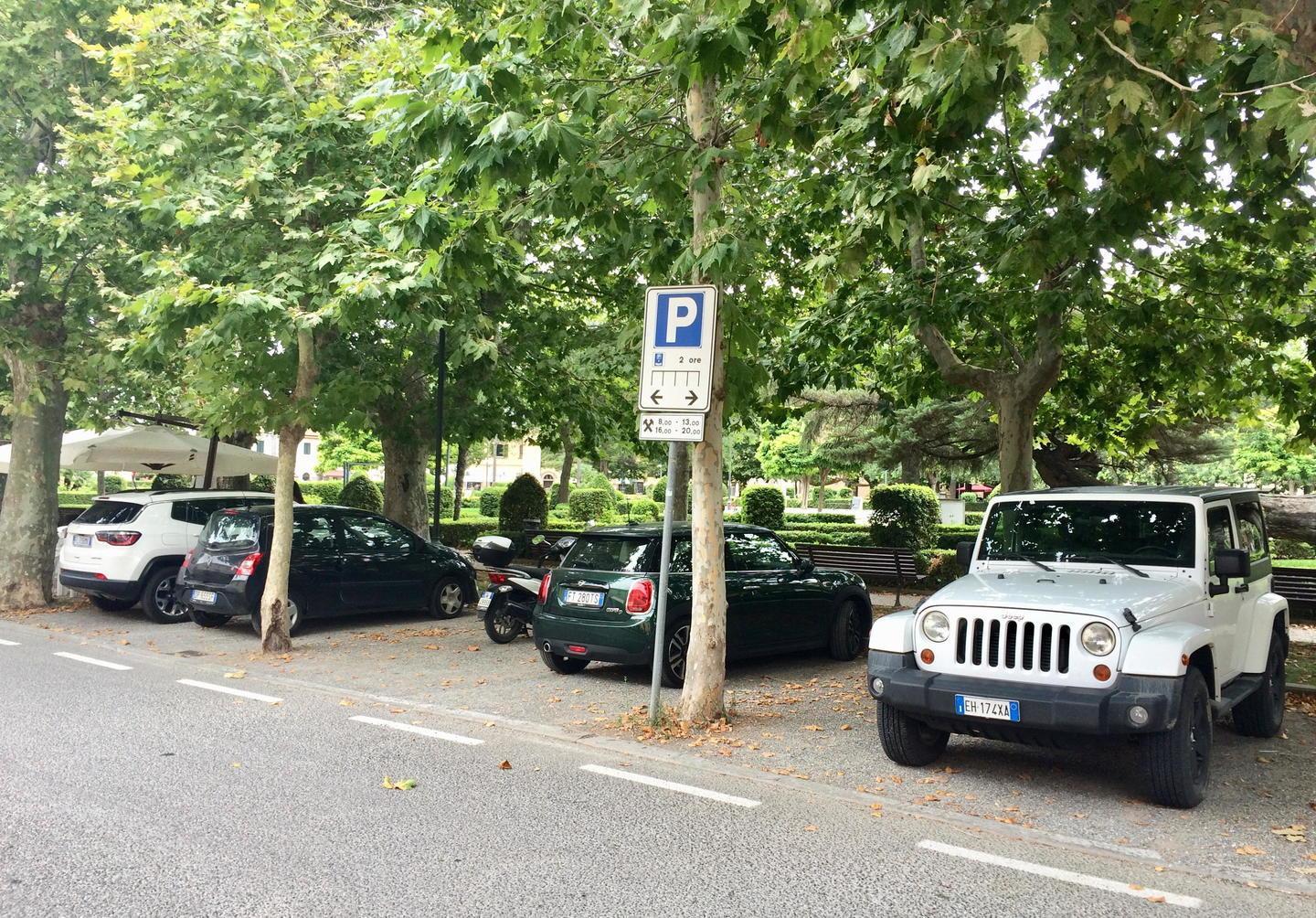 Auto in piazza Garibaldi