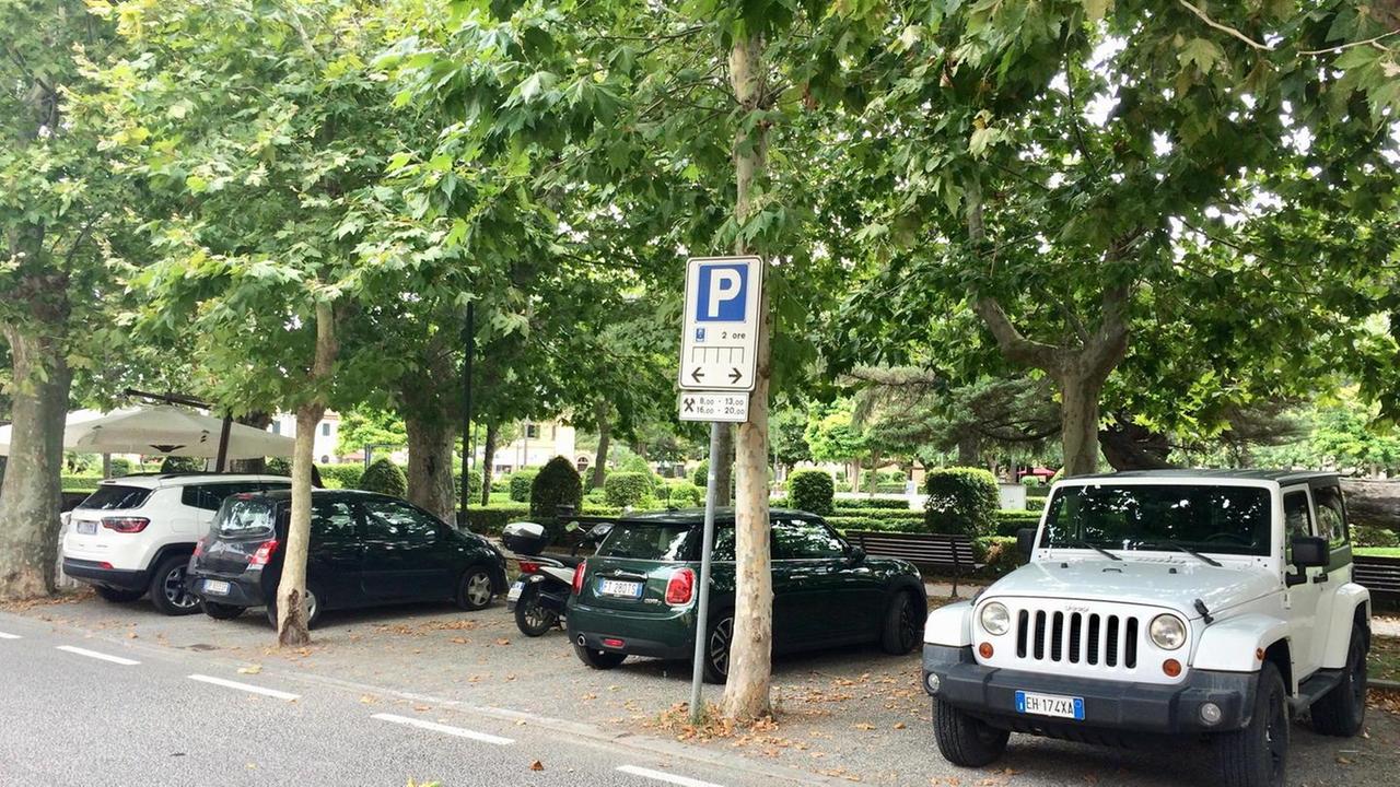 Auto in piazza Garibaldi