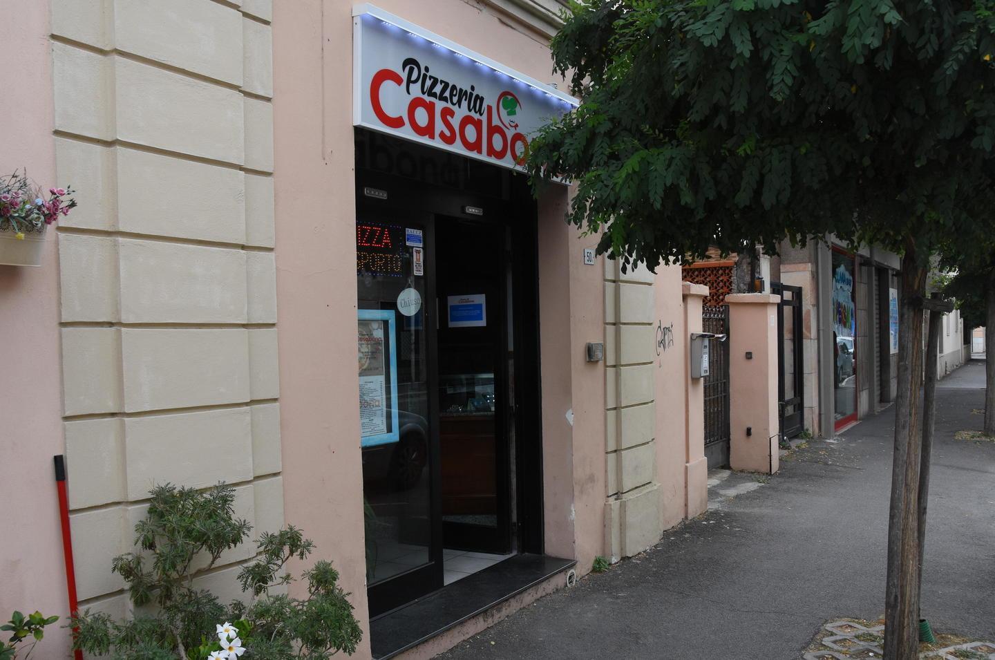 La pizzeria Casabona dove l’uomo è stato arrestato