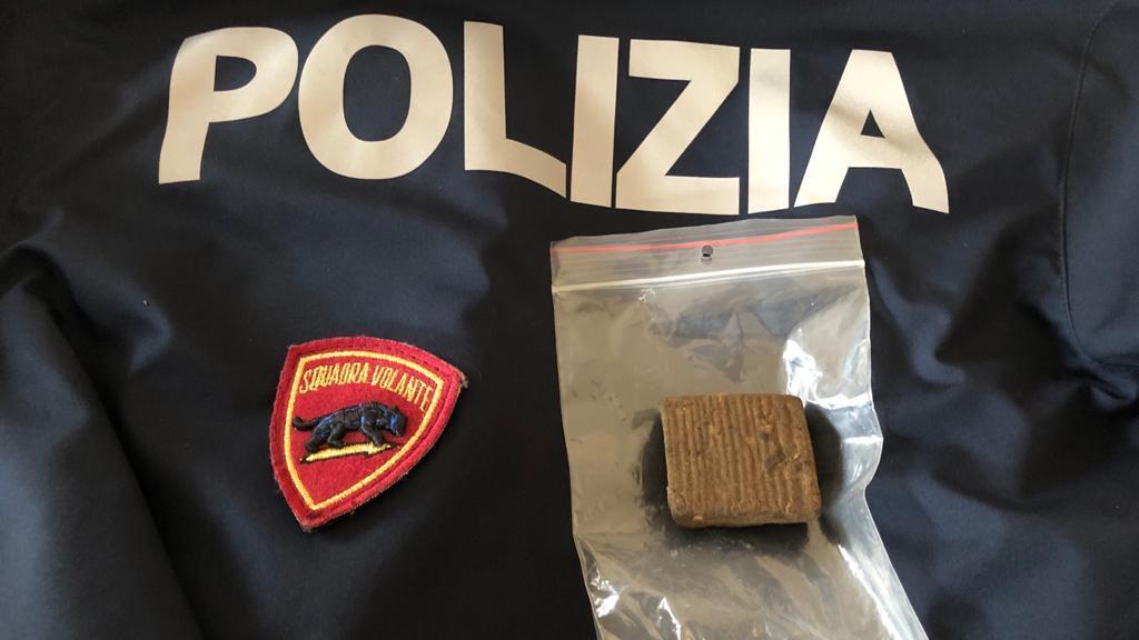 Ex Reggiane, trovato tra i cespugli un sacchetto con la droga
