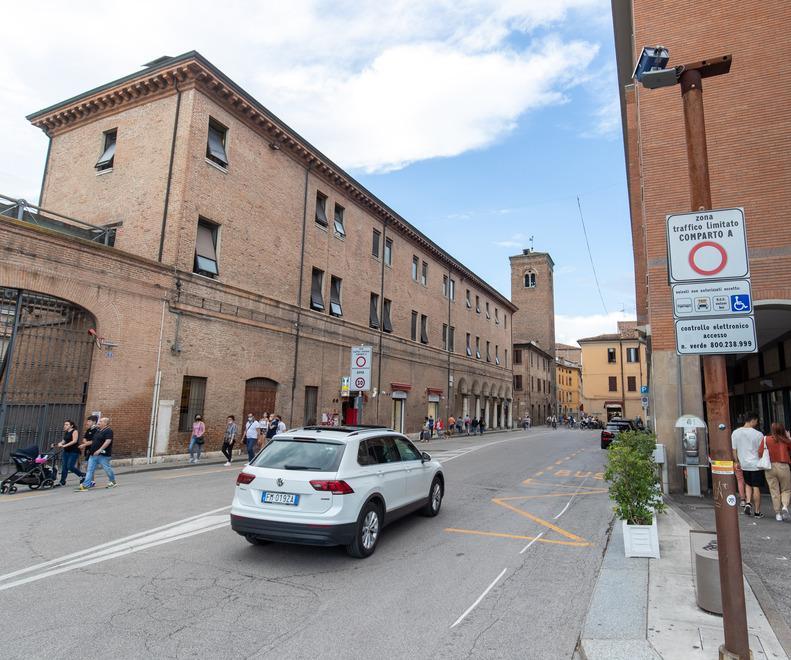 Ferrara, nuove antenne a ingressi e varchi della Ztl Duomo 
