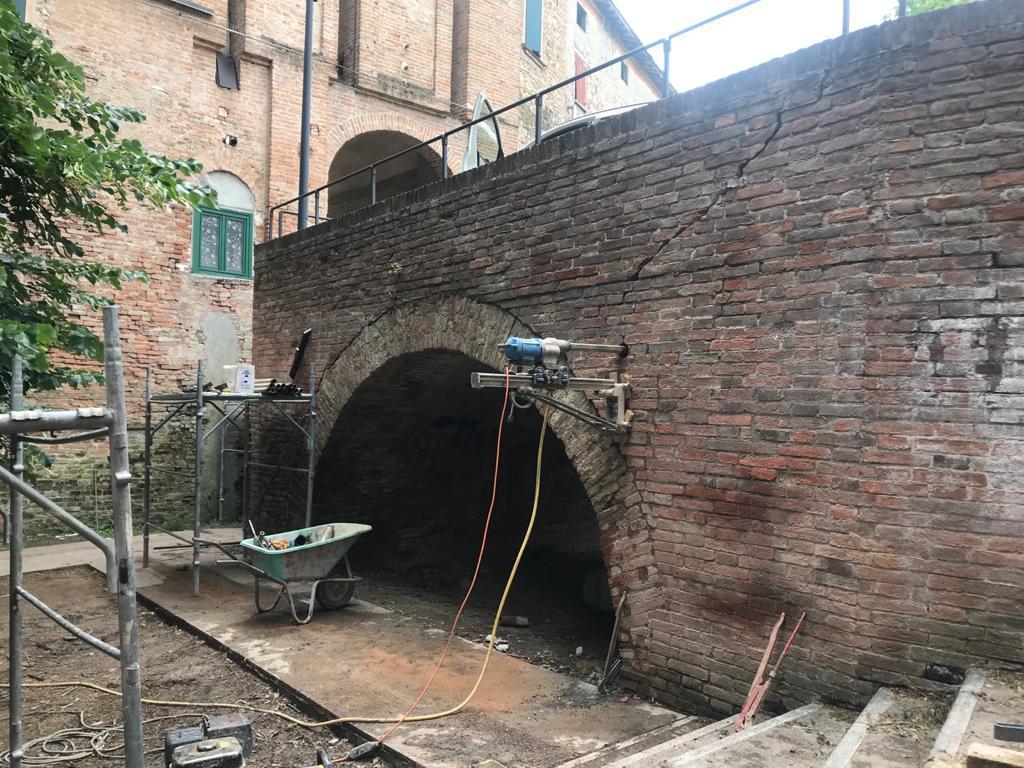 Arceto, completato il restauro del ponte del castello