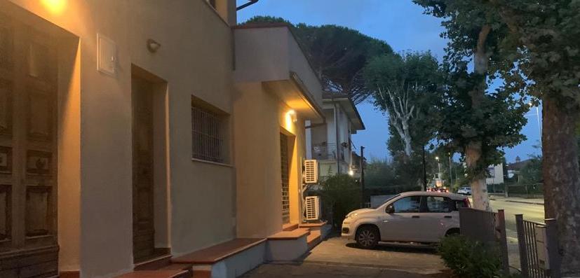 Impiegata muore a 57 anni in ufficio: malore fatale sotto gli occhi dei colleghi 