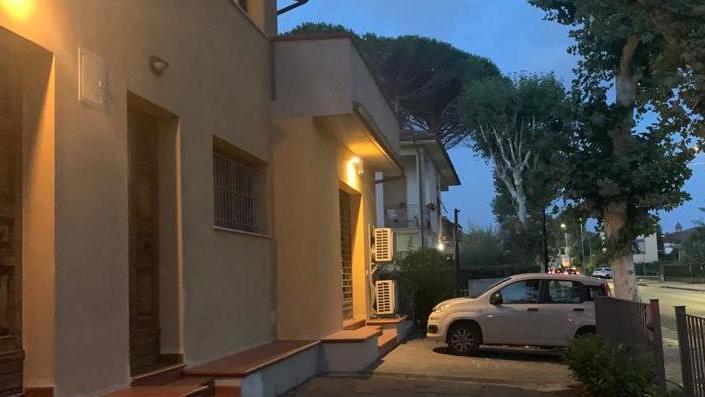 Impiegata muore a 57 anni in ufficio: malore fatale sotto gli occhi dei colleghi