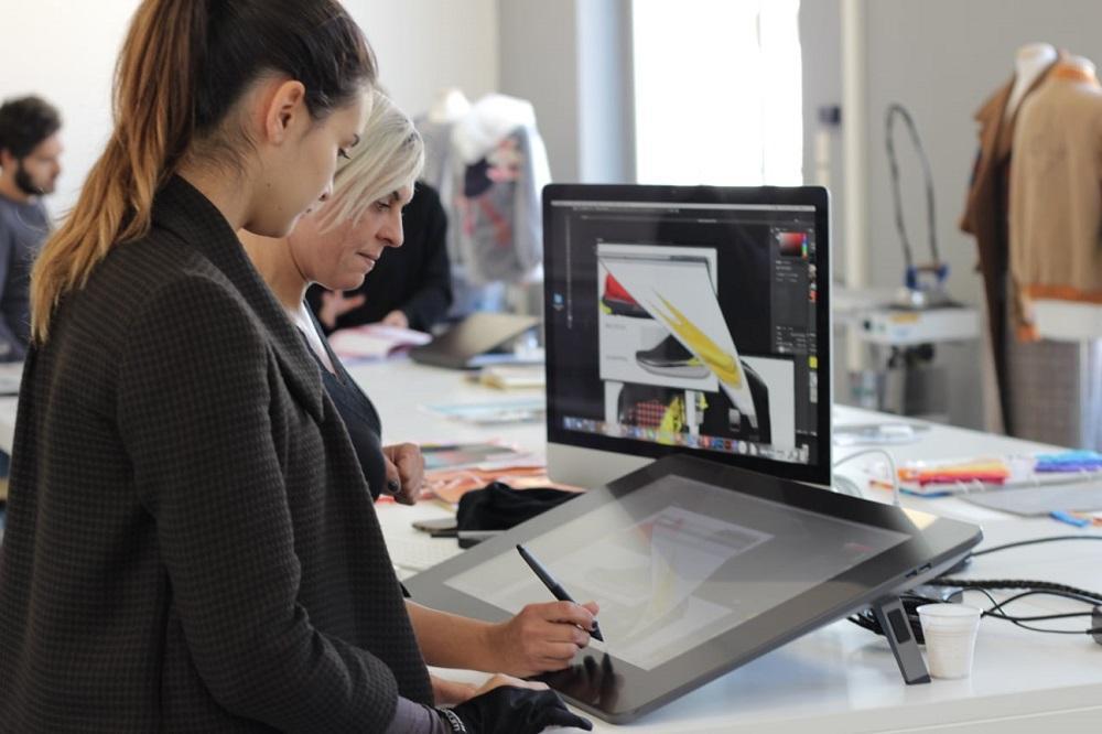 Formazione in aula e in azienda per i futuri designer della moda e della comunicazione