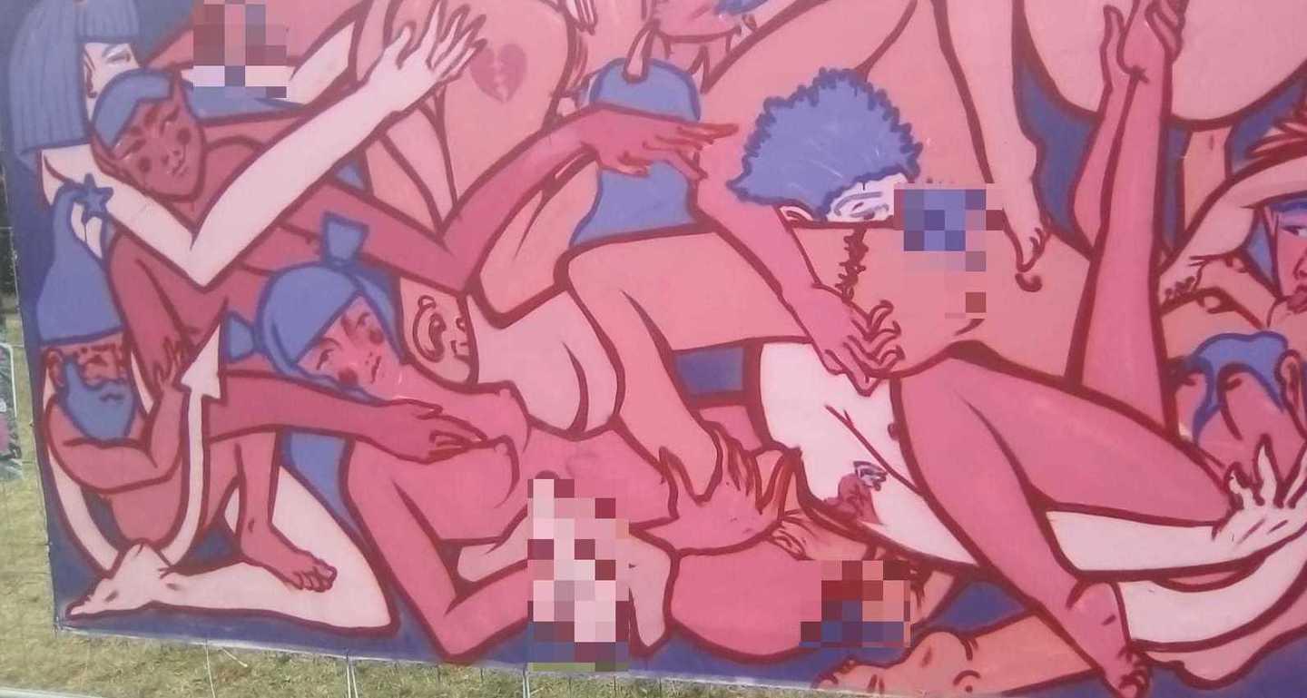 Il quadro esposto al Parco Fiumi lo scorso weekend e poi rimosso dopo le polemiche