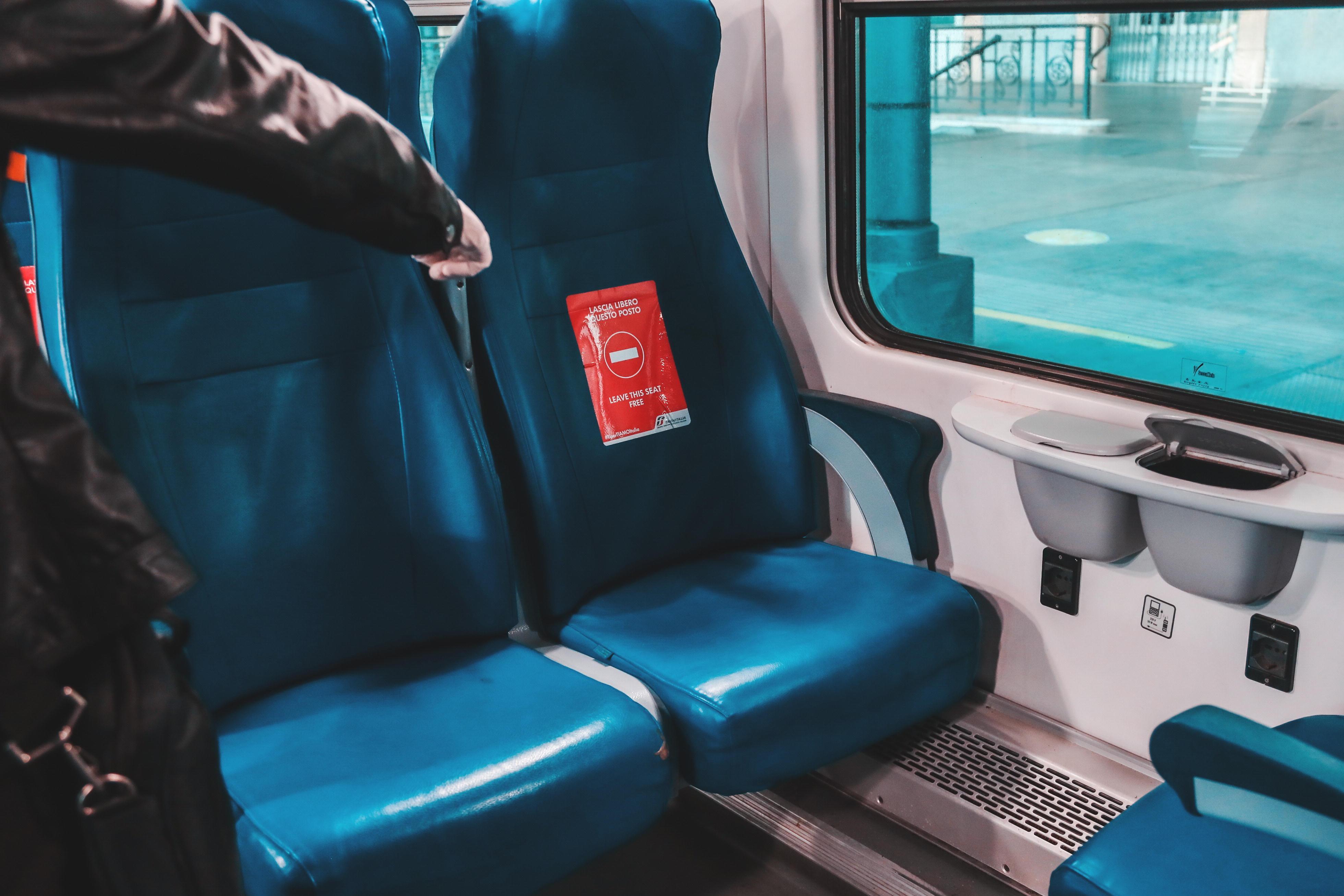 Treni regionali, torna il distanziamento: Rossi si adegua all'ordinanza del ministro