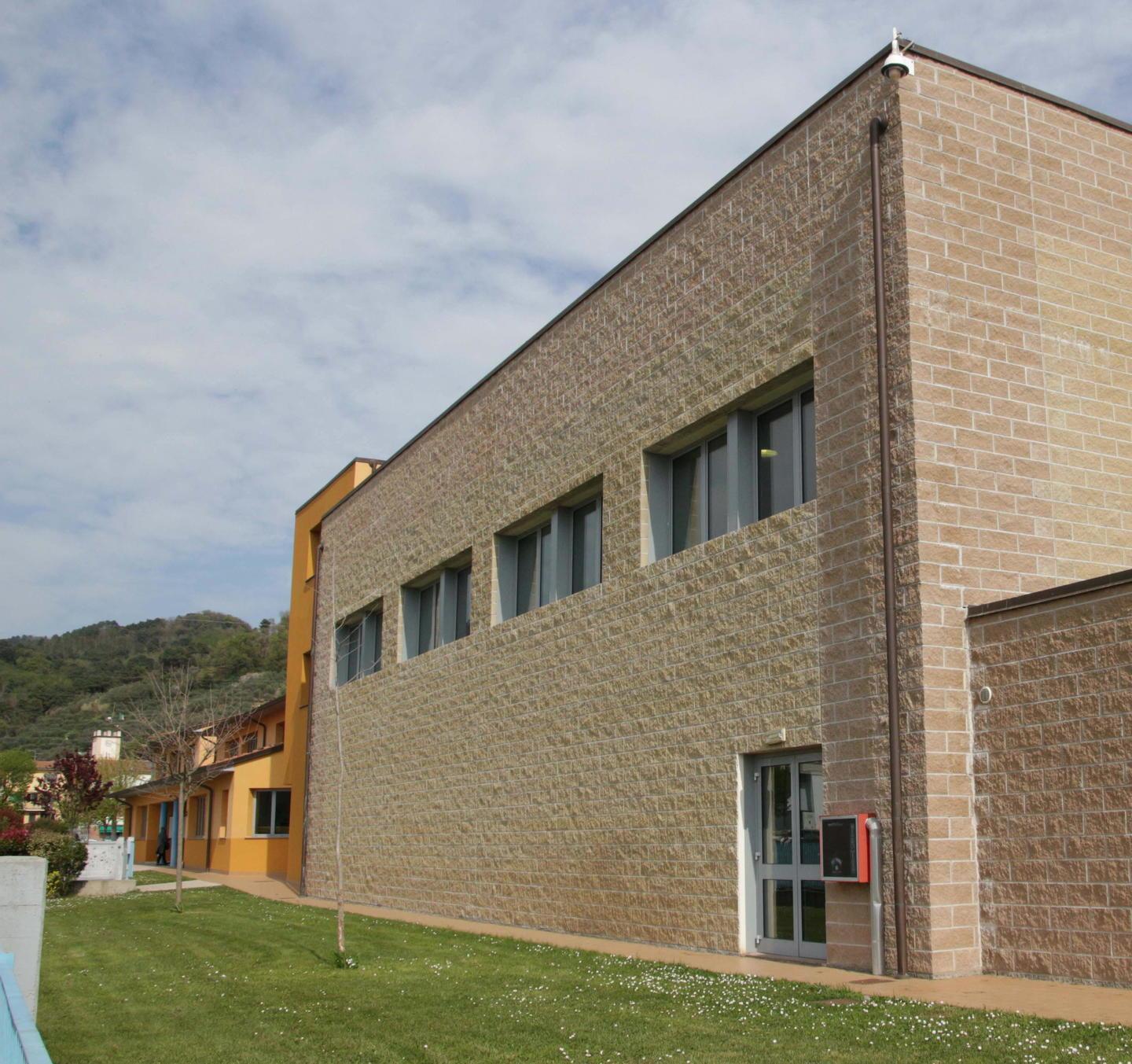 I professori della Pellegrini «Fuga dalla scuola? Un falso» 