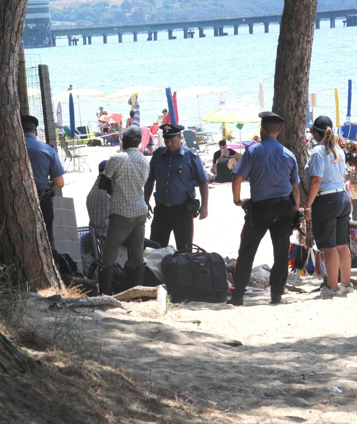 «Venditori abusivi, servono più controlli» 