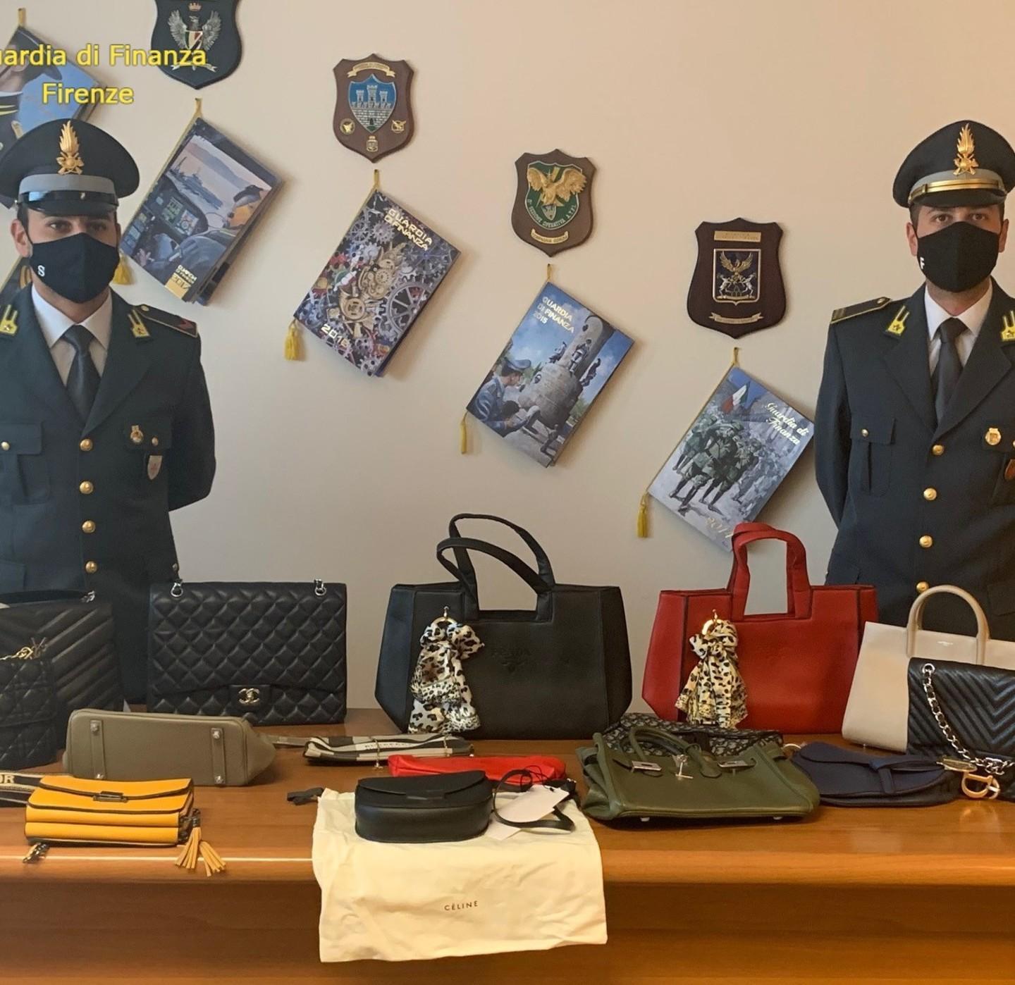 Smantellata la filiera del falso di pregio 