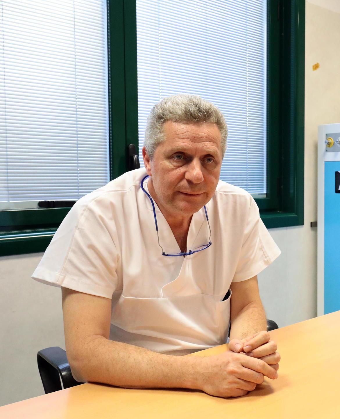 Il  dottor Rosario Spina direttore del reparto di terapia intensiva