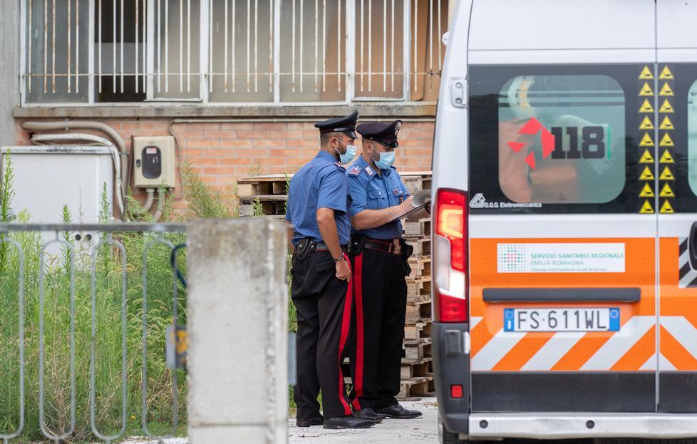 Cade dal tetto del capannone Grave il titolare dell’azienda 