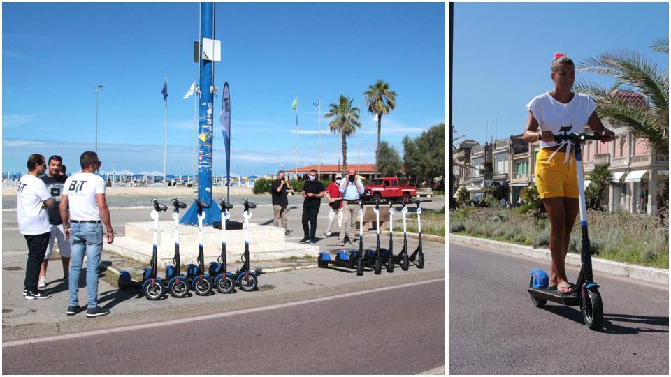 La postazione dei monopattini Bit Mobility in piazza Mazzini e una ragazza sfreccia sul mezzo a due ruote lungo la pista ciclabile della Passeggiata, dove la velocità dei mezzi è limitata a venti chilometri l’ora da un’ordinanza della Municipale