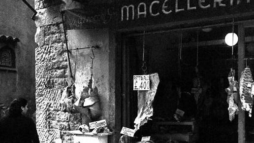 La macelleria Mazzocchi negli anni Cinquanta (Foto Archivio Ranfagni)