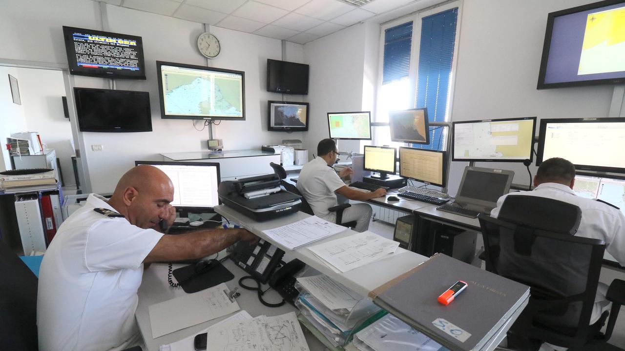 La centrale operativa della Guardia Costiera