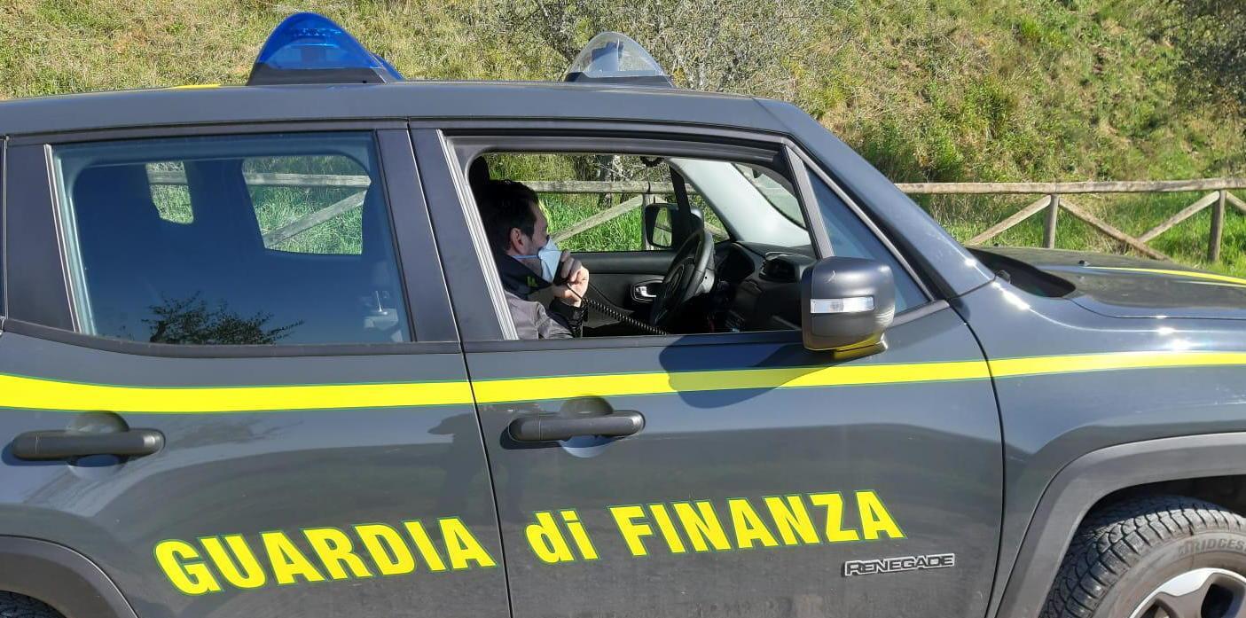 Bimbo in bicicletta si perde sulla 429 Lo salva la Finanza 