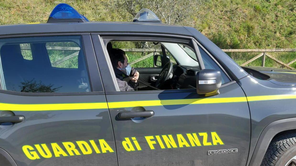 Bimbo in bicicletta si perde sulla 429 Lo salva la Finanza