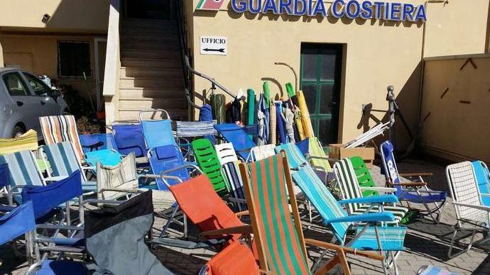 Mille euro di multa a chi apparecchia le spiagge di sera: è stretta sui controlli
