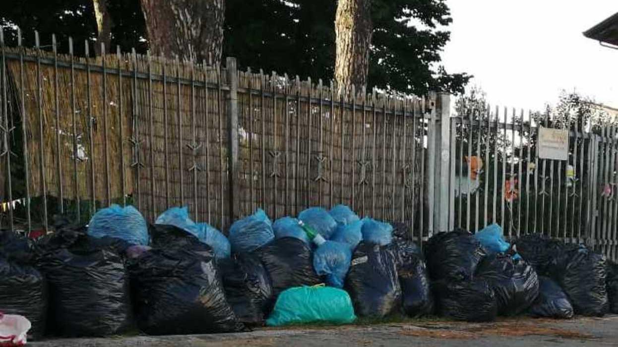 Il parchetto di via Verdi rimane inagibile per bambini e genitori