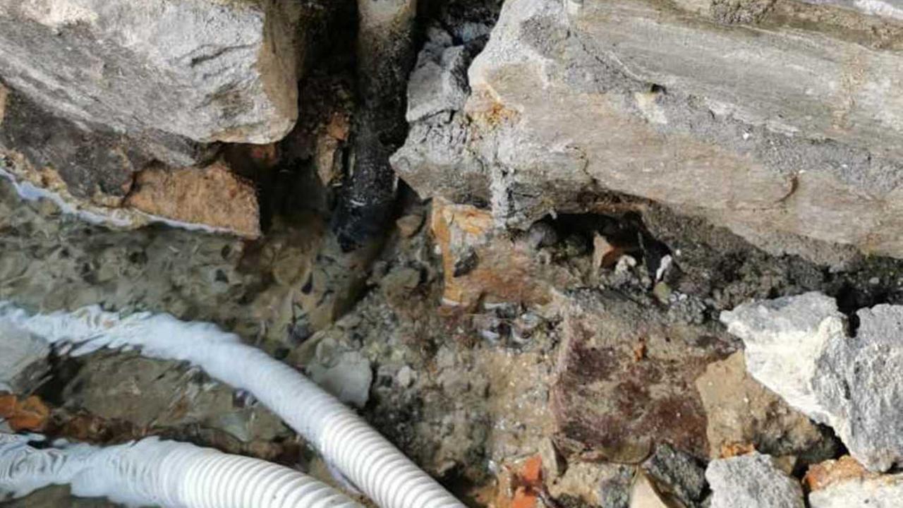 «Da 6 giorni c’è una perdita d’acqua in via del Merlo»