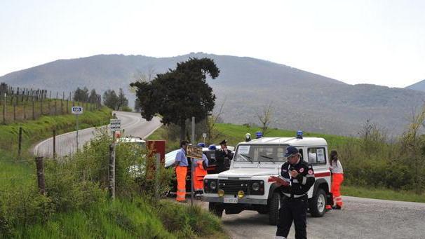 Coppia di fidanzati in vacanza si perde nel bosco di Monterufoli