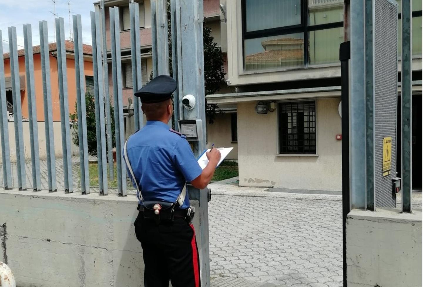 Acceca la telecamera dei carabinieri ma voleva solo un aiuto