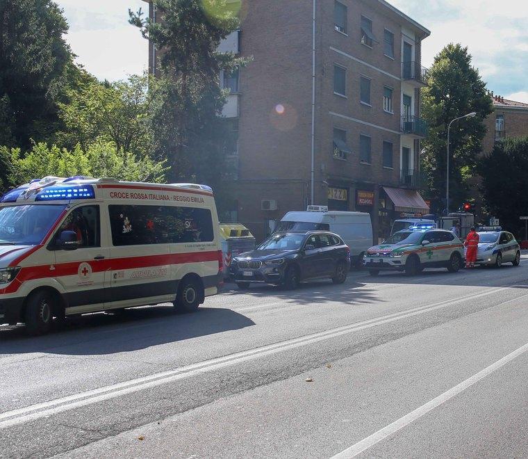 Ragazza viene investita da un’auto mentre attraversa a piedi viale Piave 