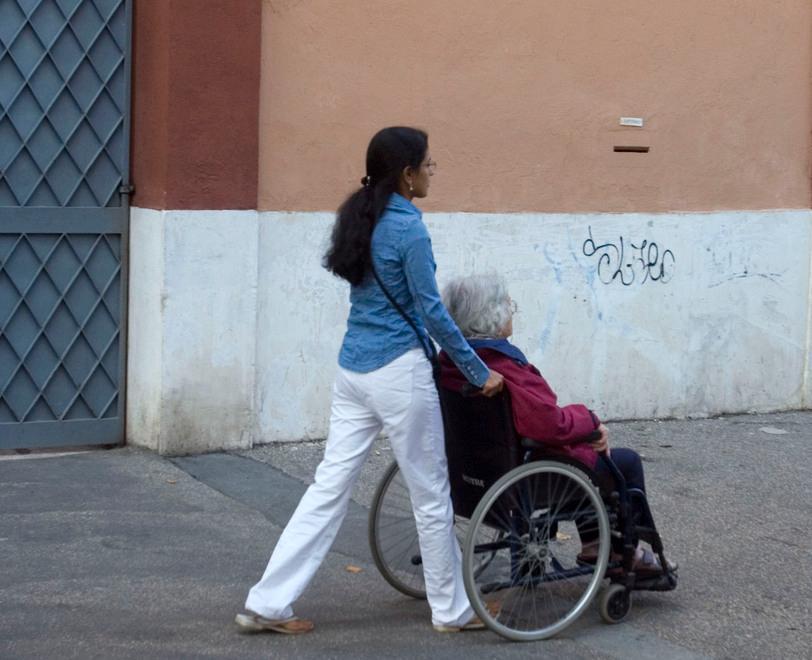 La Regione fissa un altro paletto Badanti, tampone al rientro in Italia 