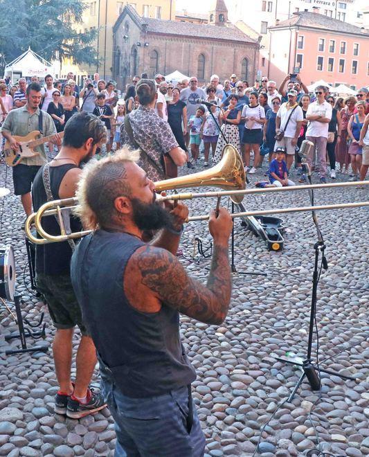 Cinque postazioni per i Buskers in centro