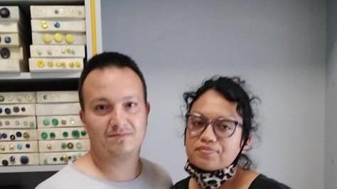 Entrano in merceria e rubano pc e soldi