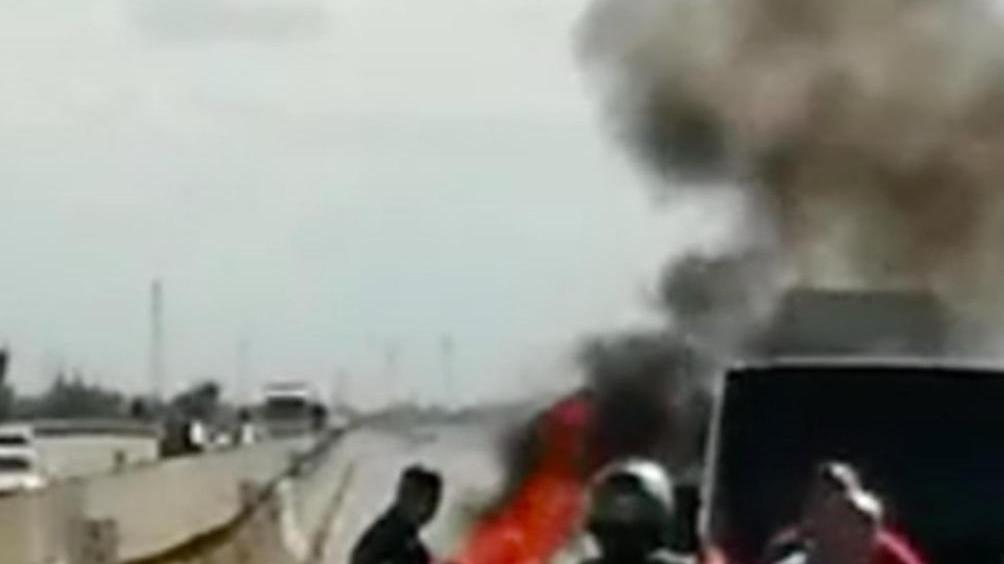 La moto, il fuoco e il corpo a terra «Era troppo tardi per aiutarlo...»