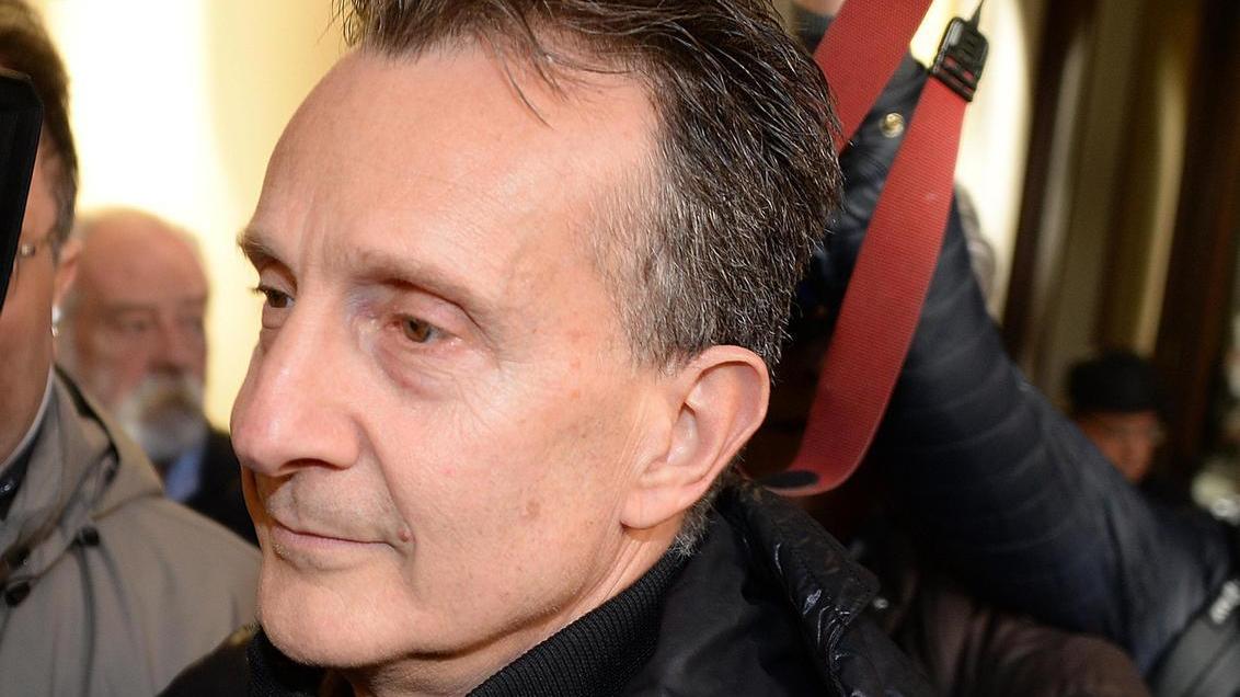 Logli diventa scrittore, in uscita l’autobiografia «Non ho ucciso nessuno»