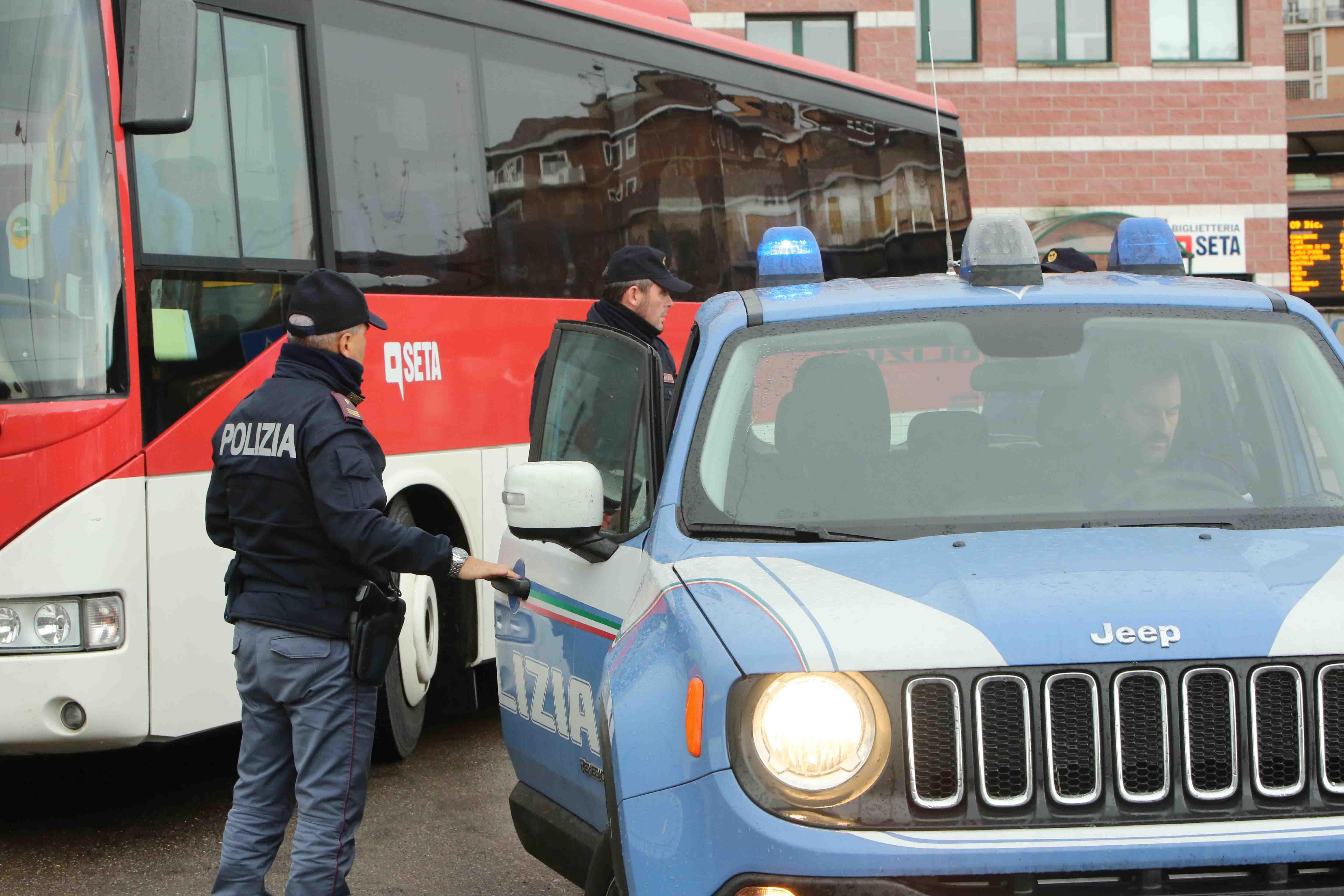 Blitz in piazzale Europa con il cane Viktor: 64 persone controllate e 10 grammi di droga sequestrati