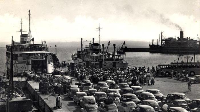 Le navi all’imbarco per l’Elba (foto del 1961 della collezione Guerrieri)