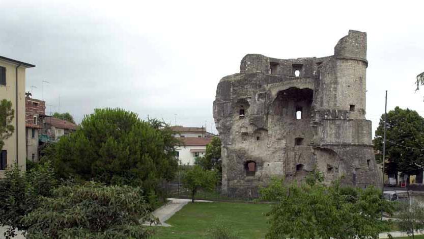 Uno scorcio del centro storico di Avenza