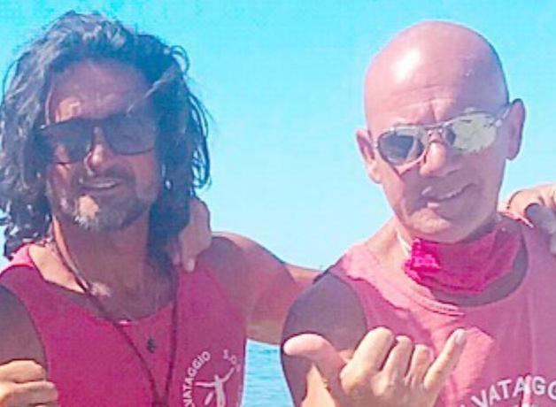 Una medusa la spaventa: rischia di annegare, la salvano due bagnini 