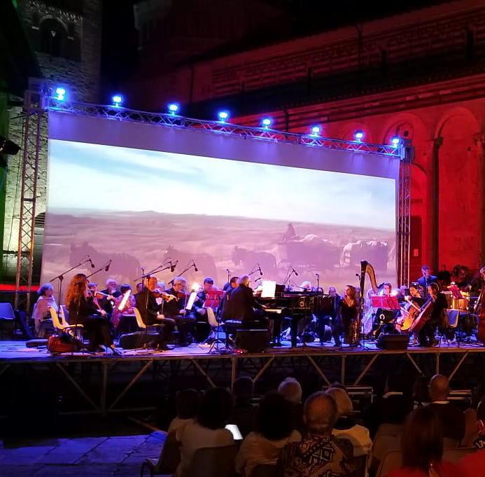 Raccolti 1.265 euro per le famiglie disagiate con la musica da film 